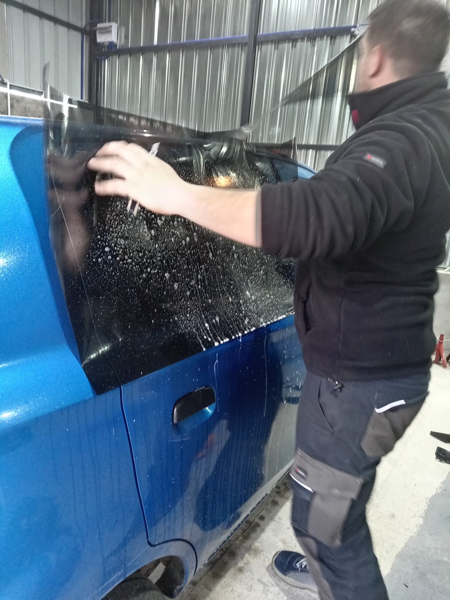 MR TIRE SOLUCIONES MR TIRE SOLUCIONE Polarizado de autos en general