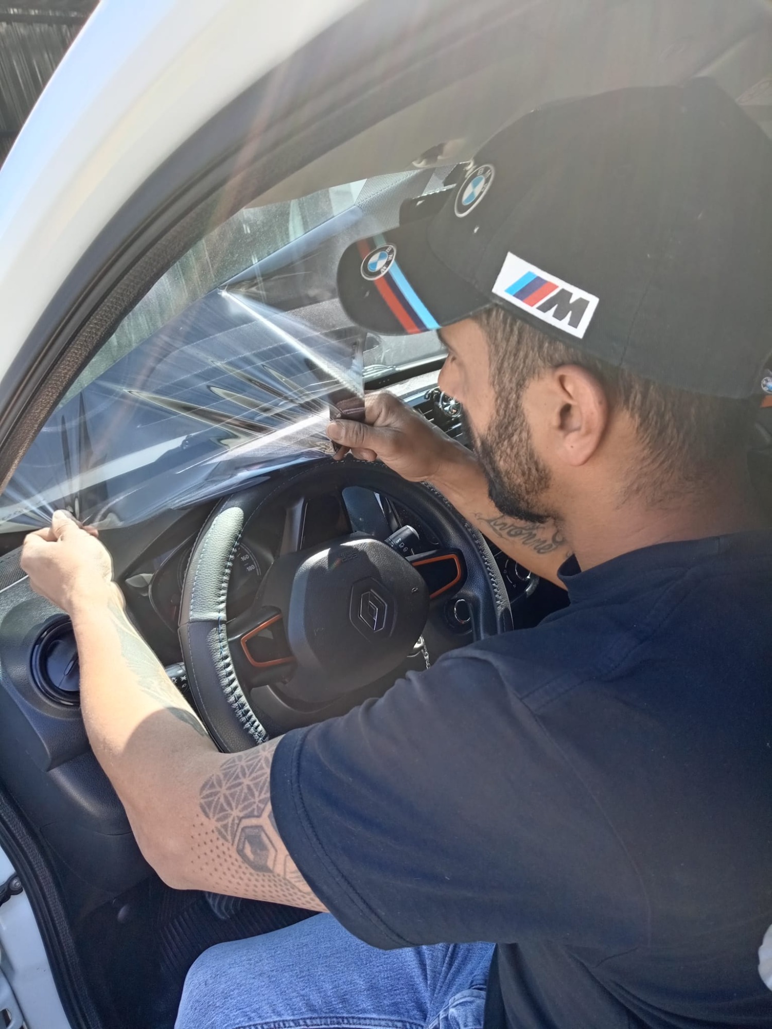 MR TIRE SOLUCIONES MR TIRE SOLUCIONE Polarizado de autos en general