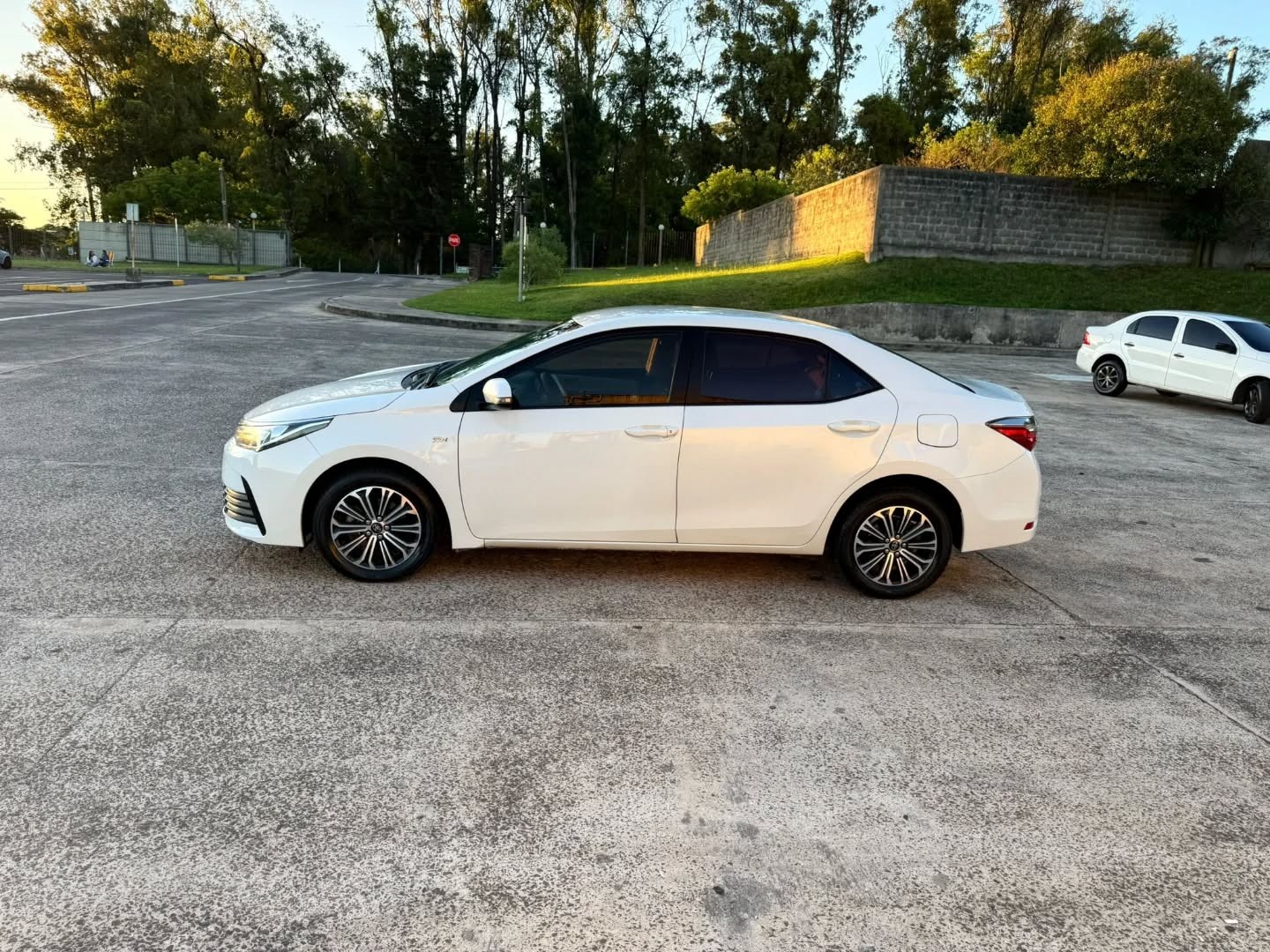 Automotora Avenida TOYOTA COROLLA XLI 