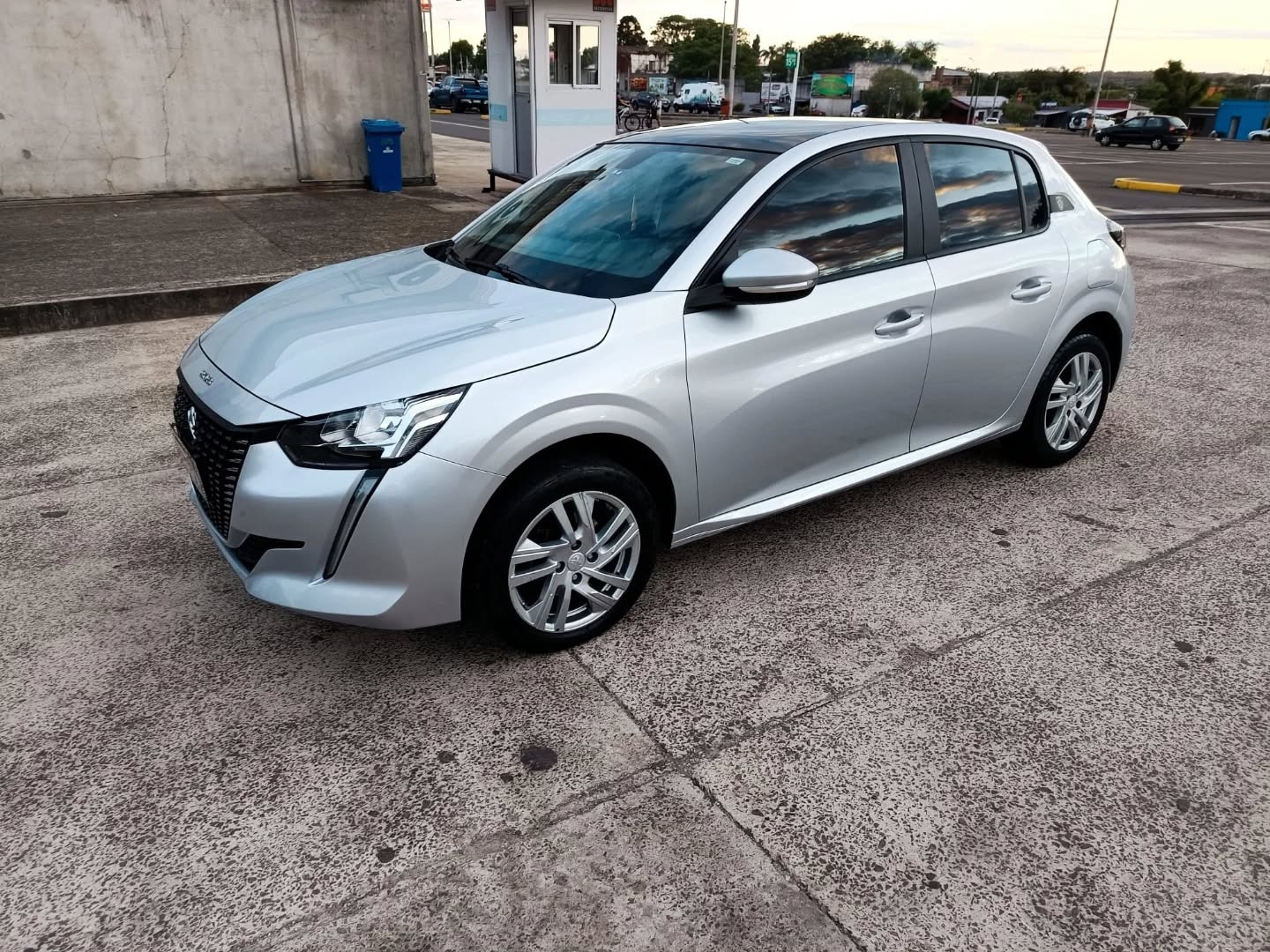 Automotora Avenida PEUGEOT 208 