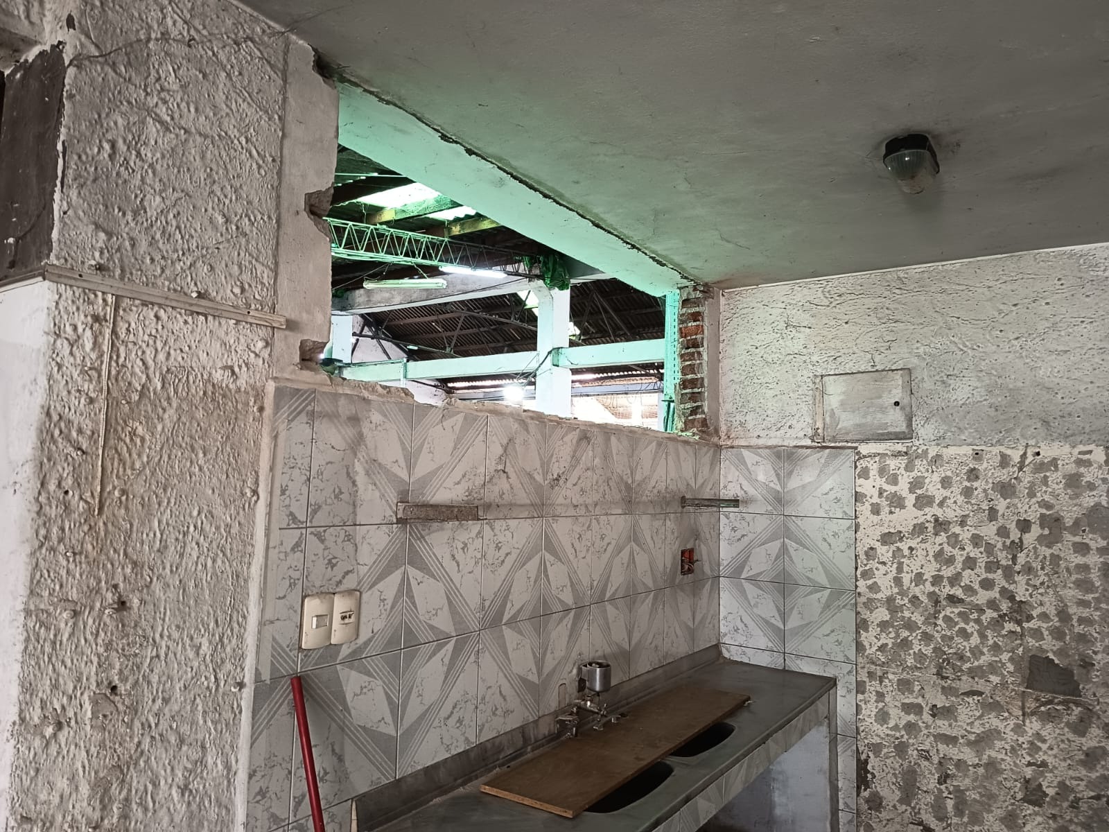 PEC Pinturas e Impermeabilización PEC PINTURAS E IMPERMEABILIZACION CONSTRUCCIONES TECHOS
REFORMAS VIVIENDAS
IMPERMEAB