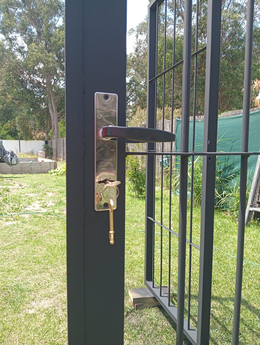 Herrería Punta Negra HERRERÍA PUNTA NEGRA Fabricación y colocación de puerta reja