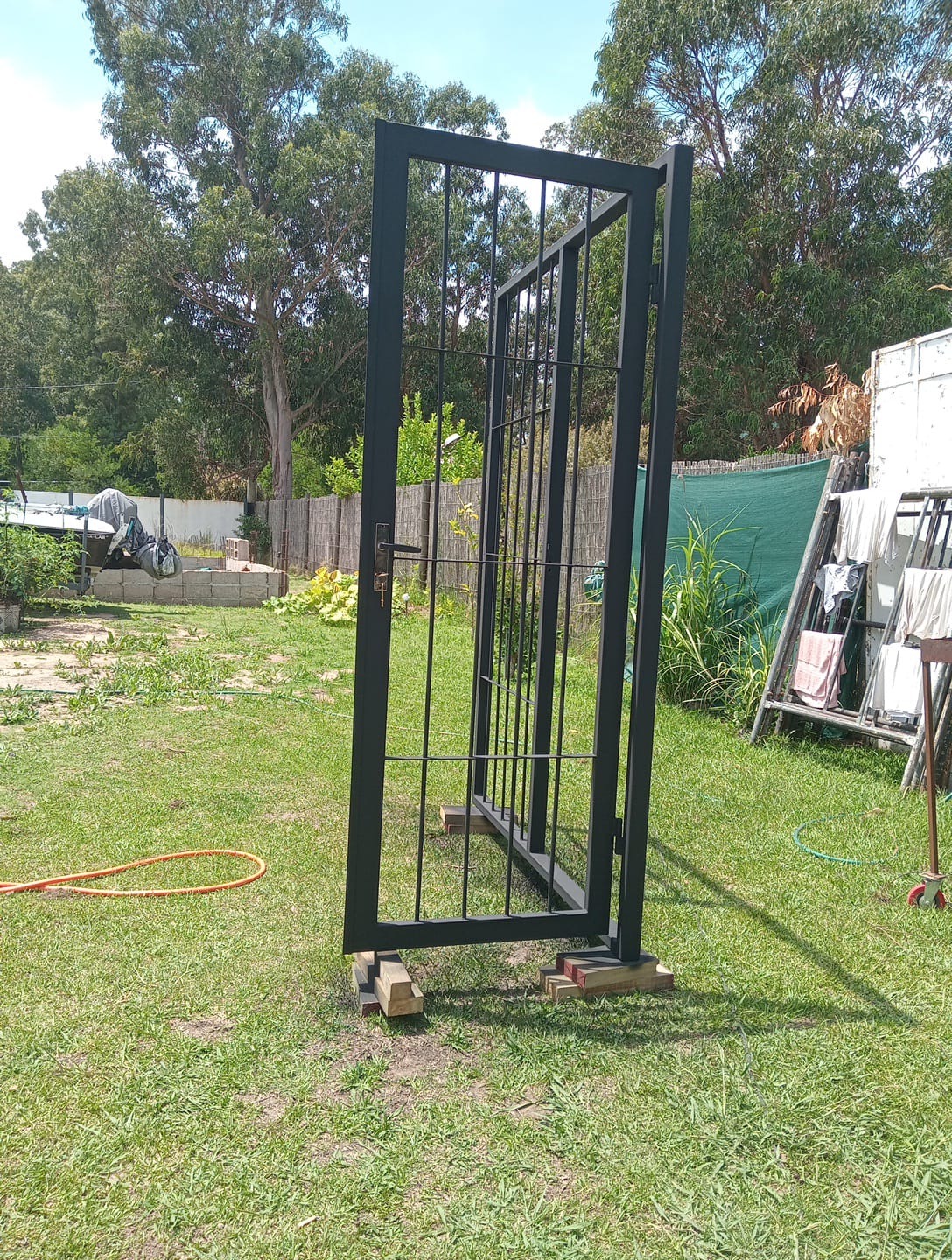 Herrería Punta Negra HERRERÍA PUNTA NEGRA Fabricación y colocación de puerta reja