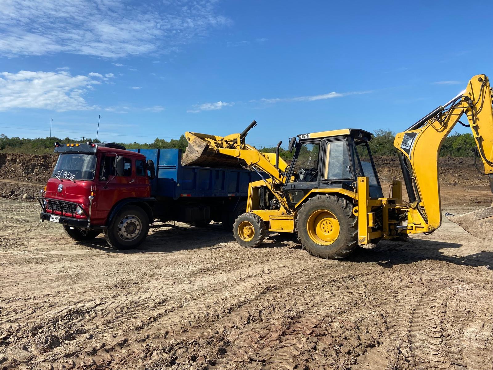 Fletes y Transportes Durazno alquiler de retroexcavadora 