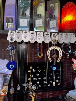 SANTERIA Y BIJUTERIA V Y P 