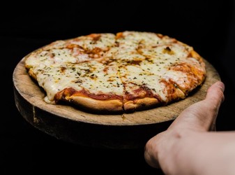 PANADERÍA PUNTA DEL ESTE 2 Pizzeta con muzarella.