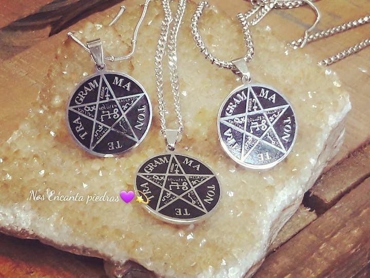 Nos Encanta  Dijes Tetragramaton