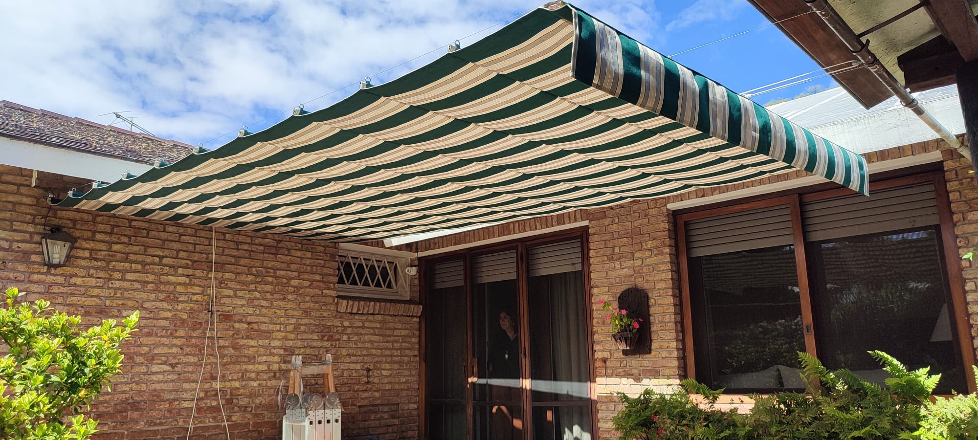 LA CASA DEL TOLDO LA CASA DEL TOLDO CARPAS
ALQUILERES CASTILLOS INFLABLES
TOLDOS
CAMAS