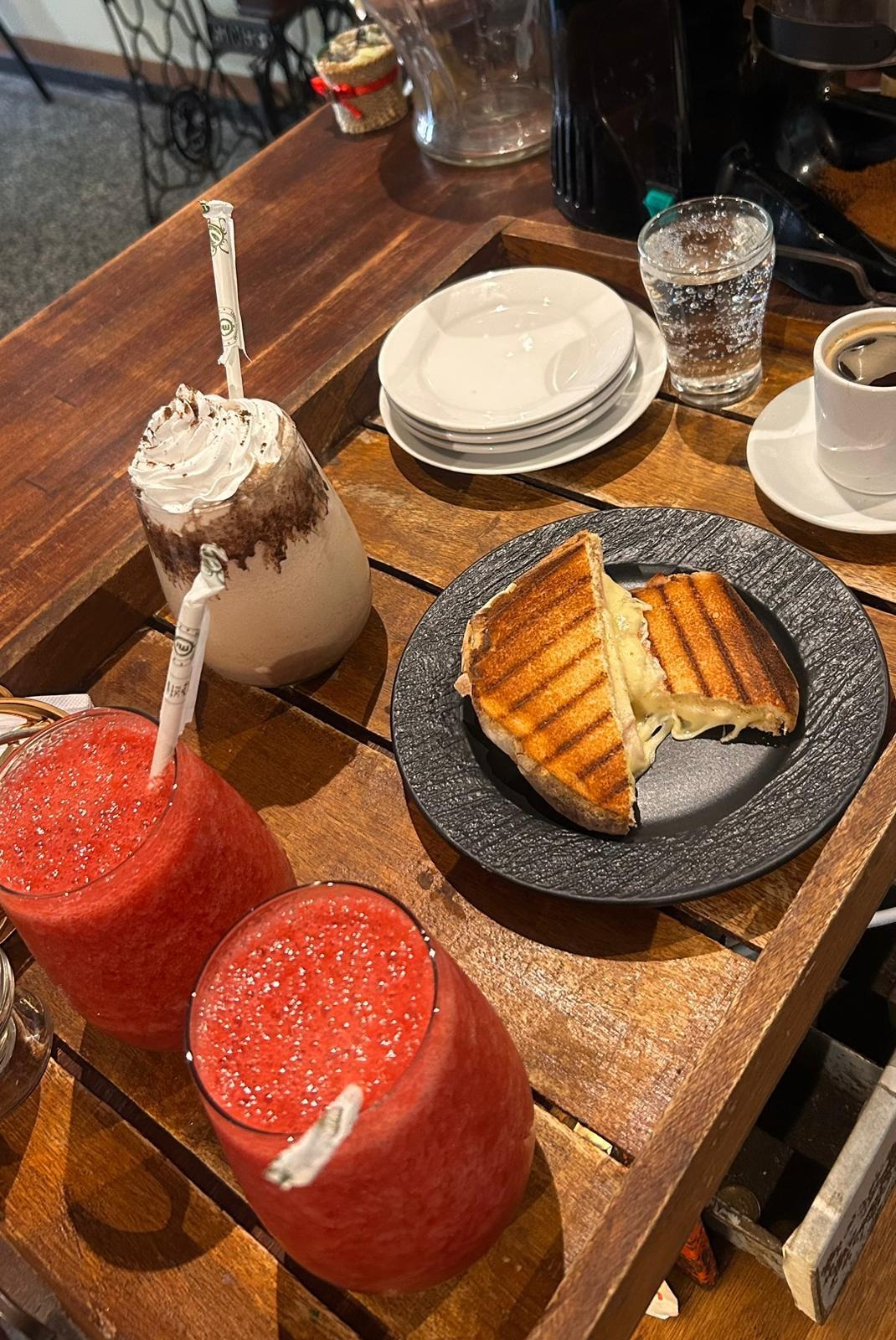 Kaly Café KARY CAFE CAFE
SANDWICHES CALIENTES
POSTRES
CAFETERIAS
MEDIA