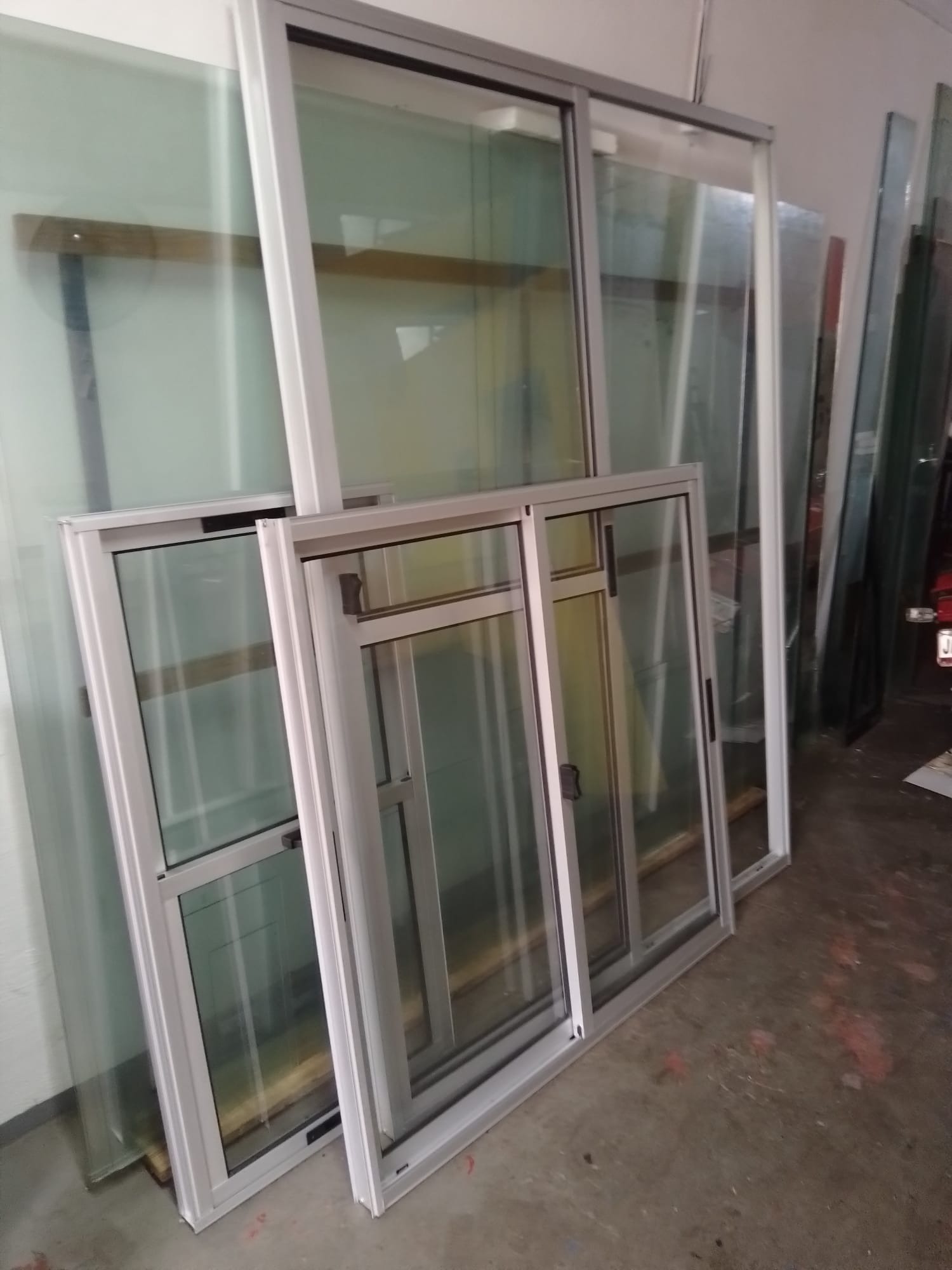 VIDRIERIA AYUI VIDRIERIA AYUI VIDRIOS
ABERTURAS ALUMINIO
ABERTURAS
VIDRIERIAS