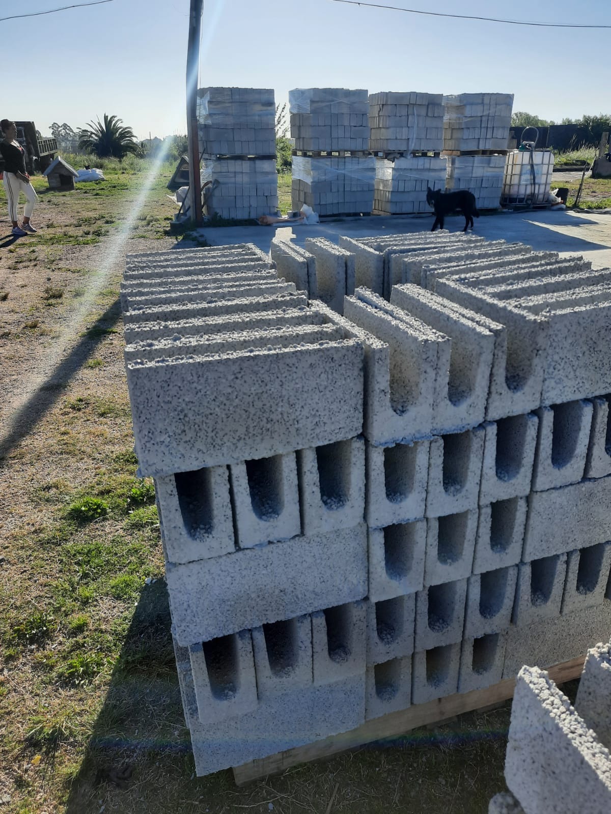 BARRACA Y LEÑERÍA LO DE RAMIRO  