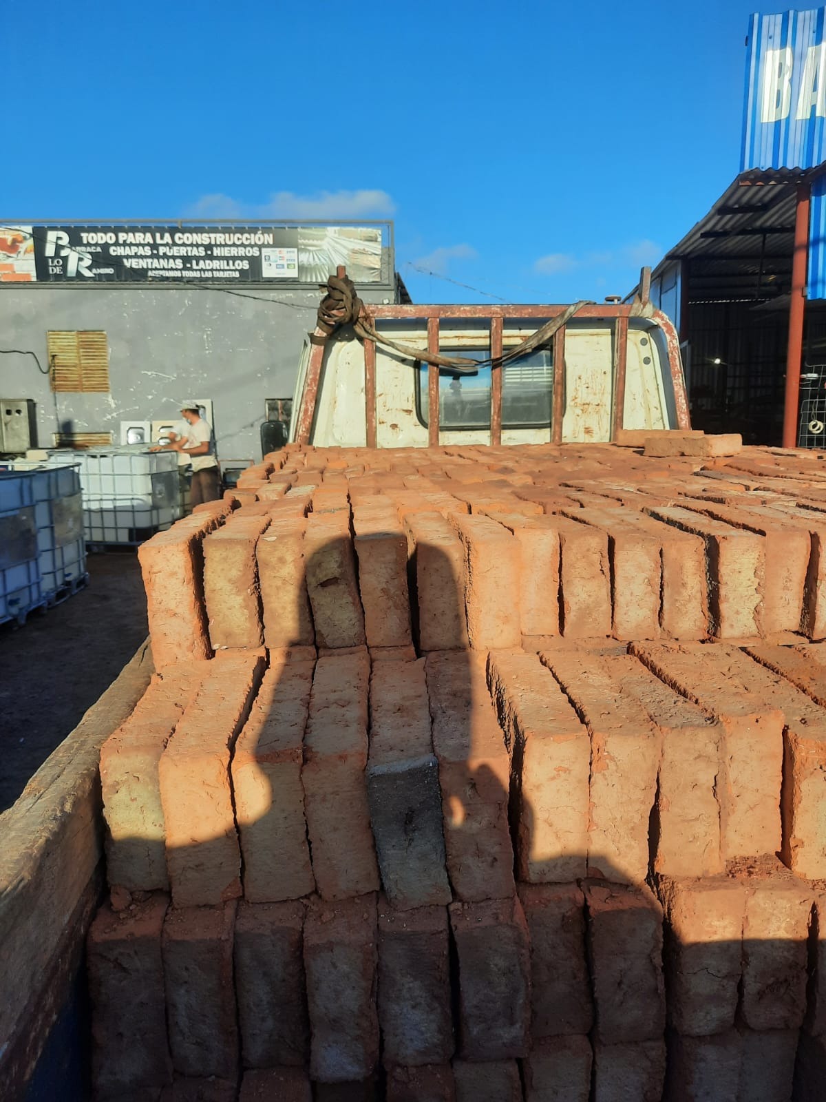 BARRACA Y LEÑERÍA LO DE RAMIRO  