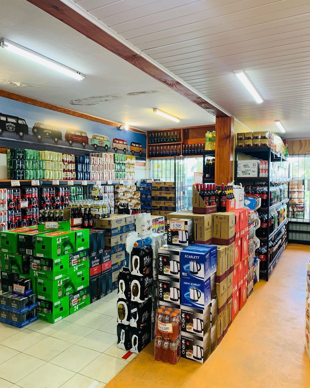 Distribuidora La Combi  Cervezas - Whisky - Licores - Destilados - Bebidas