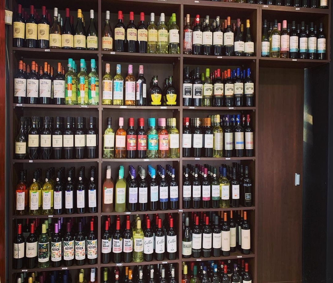 Distribuidora La Combi  Vinos