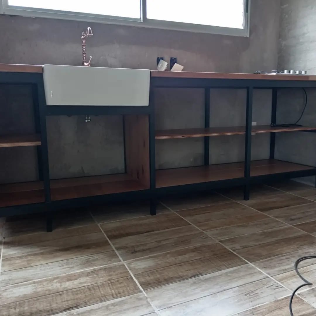 CARPINTERÍA M & T YOUNG  