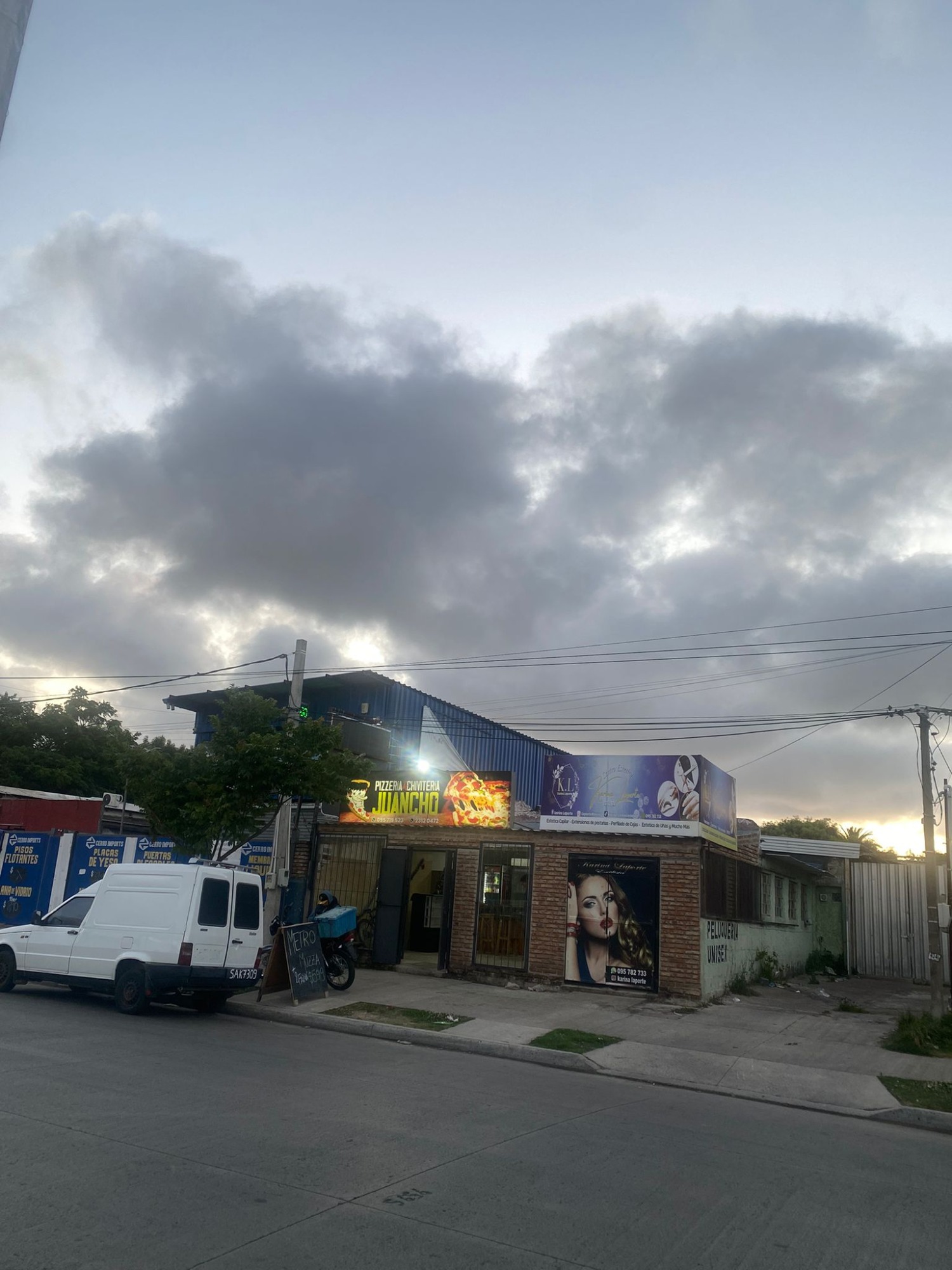 PIZZERIA JUANCHO PIZZERIA JUANCHO FAINA
MILANESAS
HAMBURGUESAS
MINUTAS
PIZZETAS
PIZZ