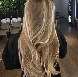 PELOMANIA & CUATRO DIAMANTES ESTETICA UNISEX 