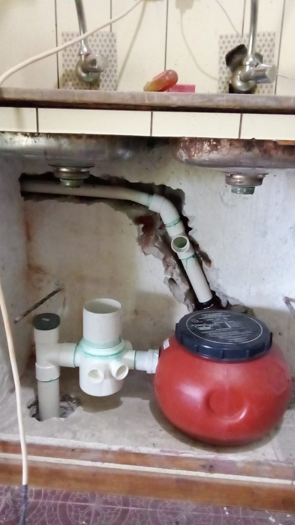 SANITARIA Y CONSTRUCCION DANIEL PARIS  