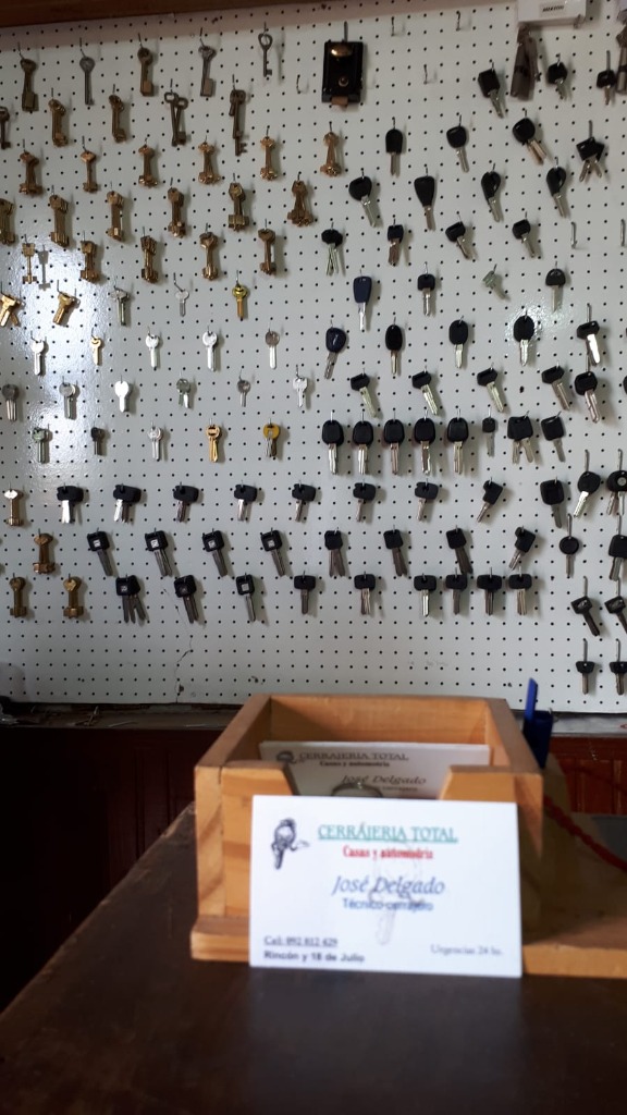 CERRAJERO JOSÉ DELGADO  