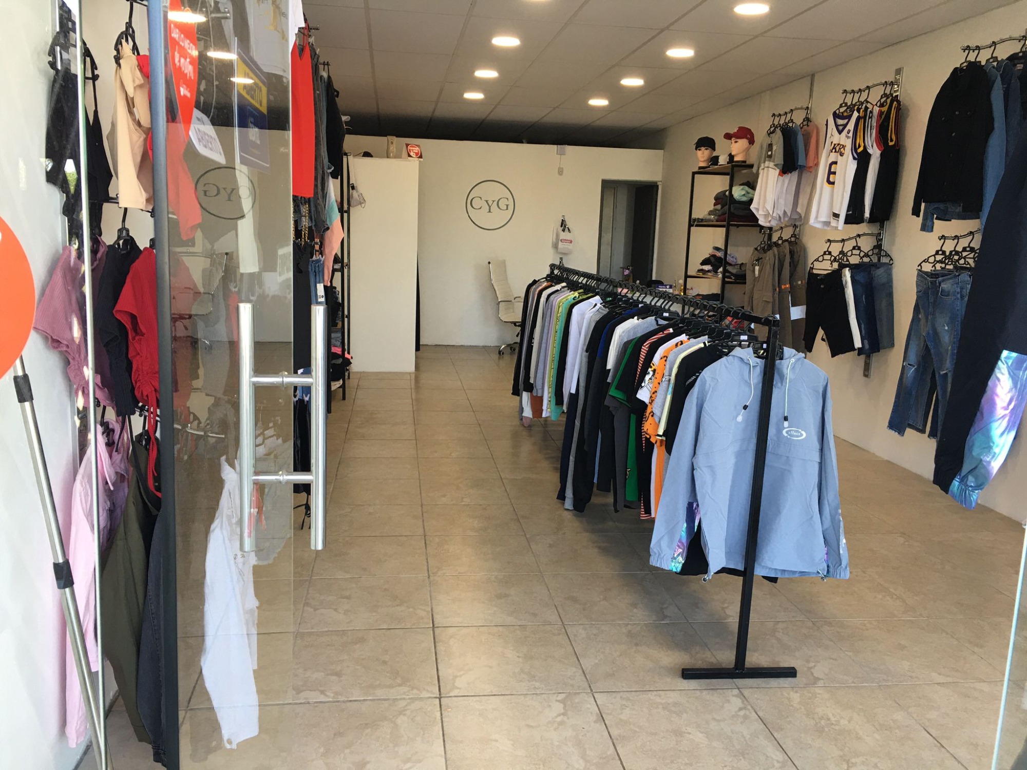 C Y G ALGO BONITO Indumentaria femenina, masculina, niñas y niños. 