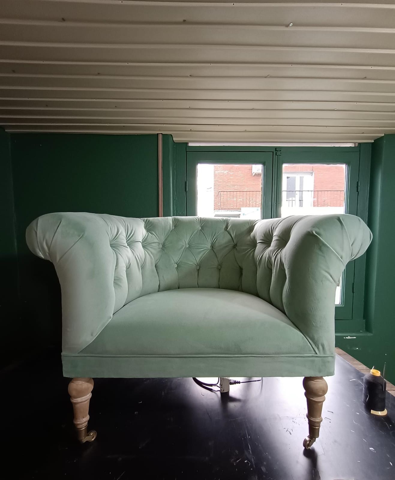 TAPICERÍA INDUSTRIAL Tapizado de sillón de diseño  