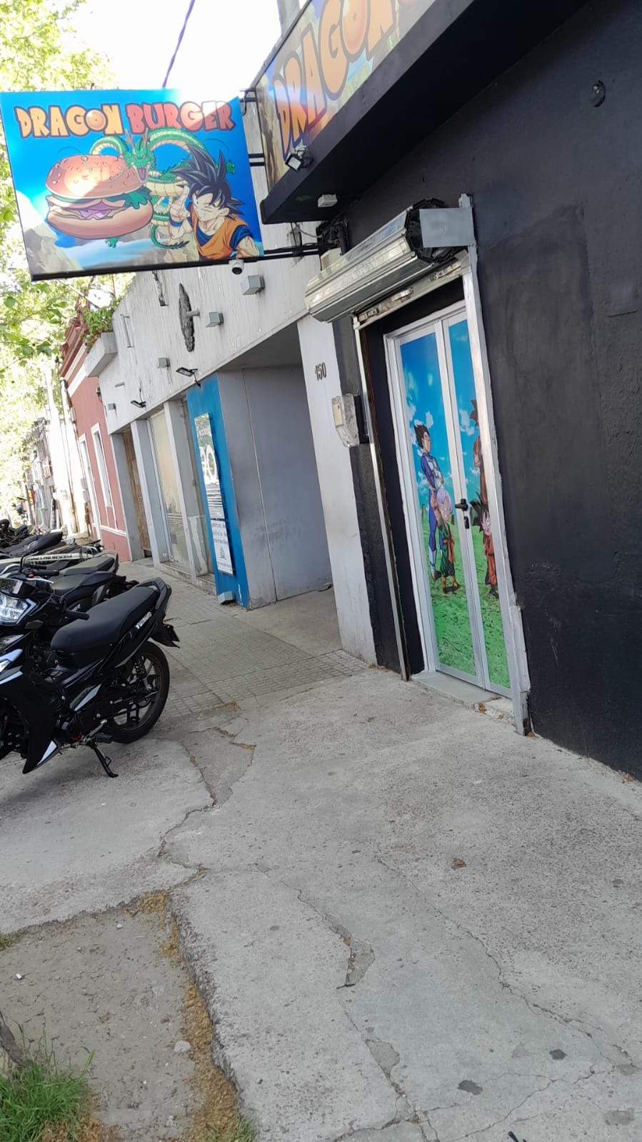 DRAGON  BURGER DRAGON BURGUER REFRESCOS
HAMBURGUESAS
MILANESAS POLLO
MILANESA AL