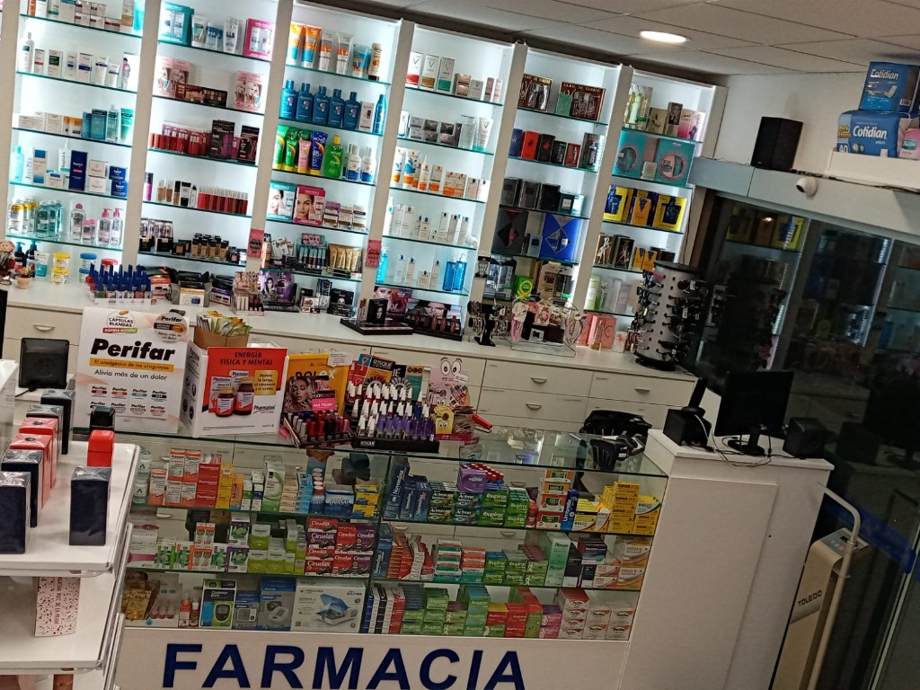 PUNTA FARMA Punta Farma, farmacia en Punta Gorda 