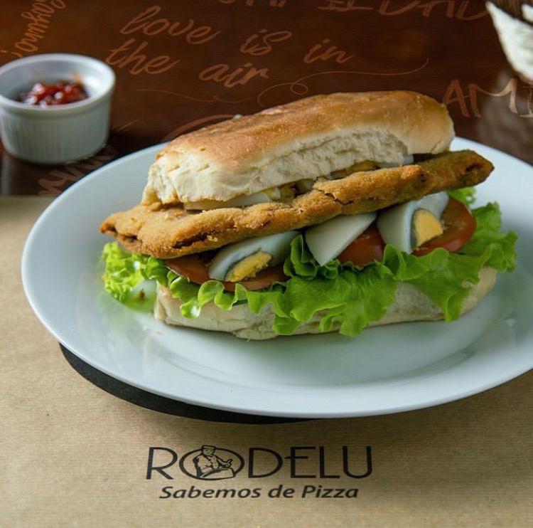 RODELU PIZZERIA Milanesa al pan 