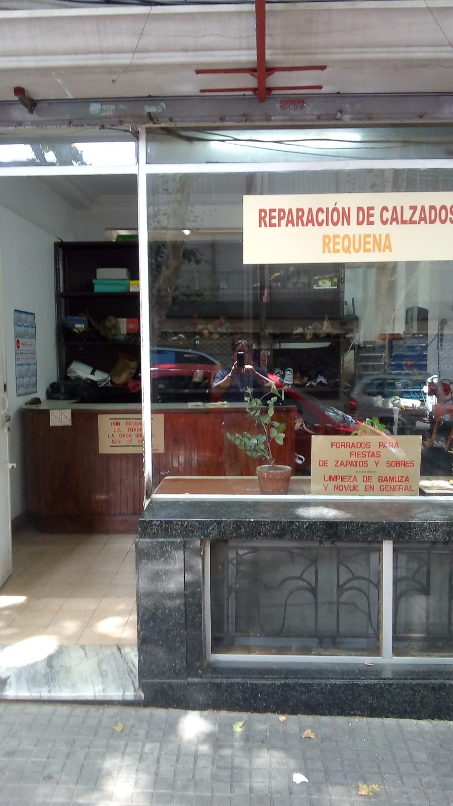 Reparaciones de calzado Requena  