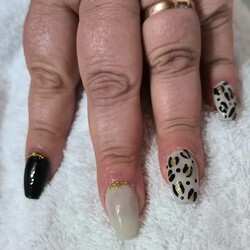 ALQUILER DE VESTIDOS M Y C 