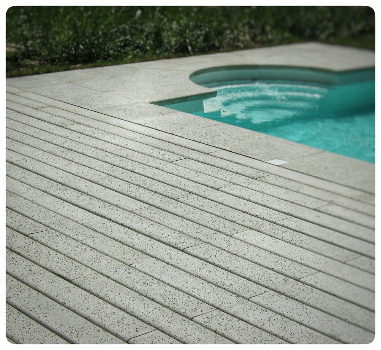 Coral Moldeados CORALDECK 122 x 16 x 4 cm
Color Gris Claro
Atermico y Antide