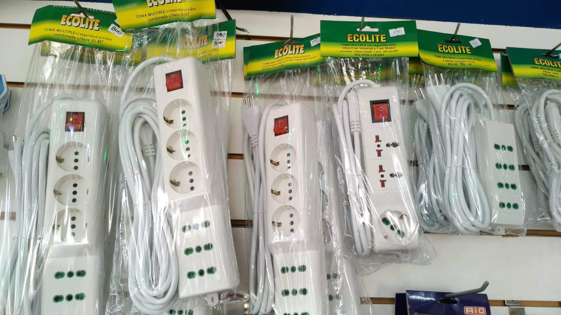 FERRETERÍA SAN MARTIN Alargues varias tomas: modulares, schuko y más. 