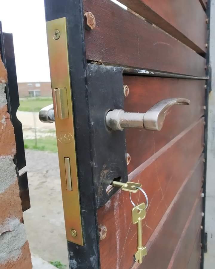 RS CERRAJERIA Colocación de cerradura nueva 