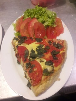 PIZZERÍA Y CHIVITERÍA LA PIEDRA 
