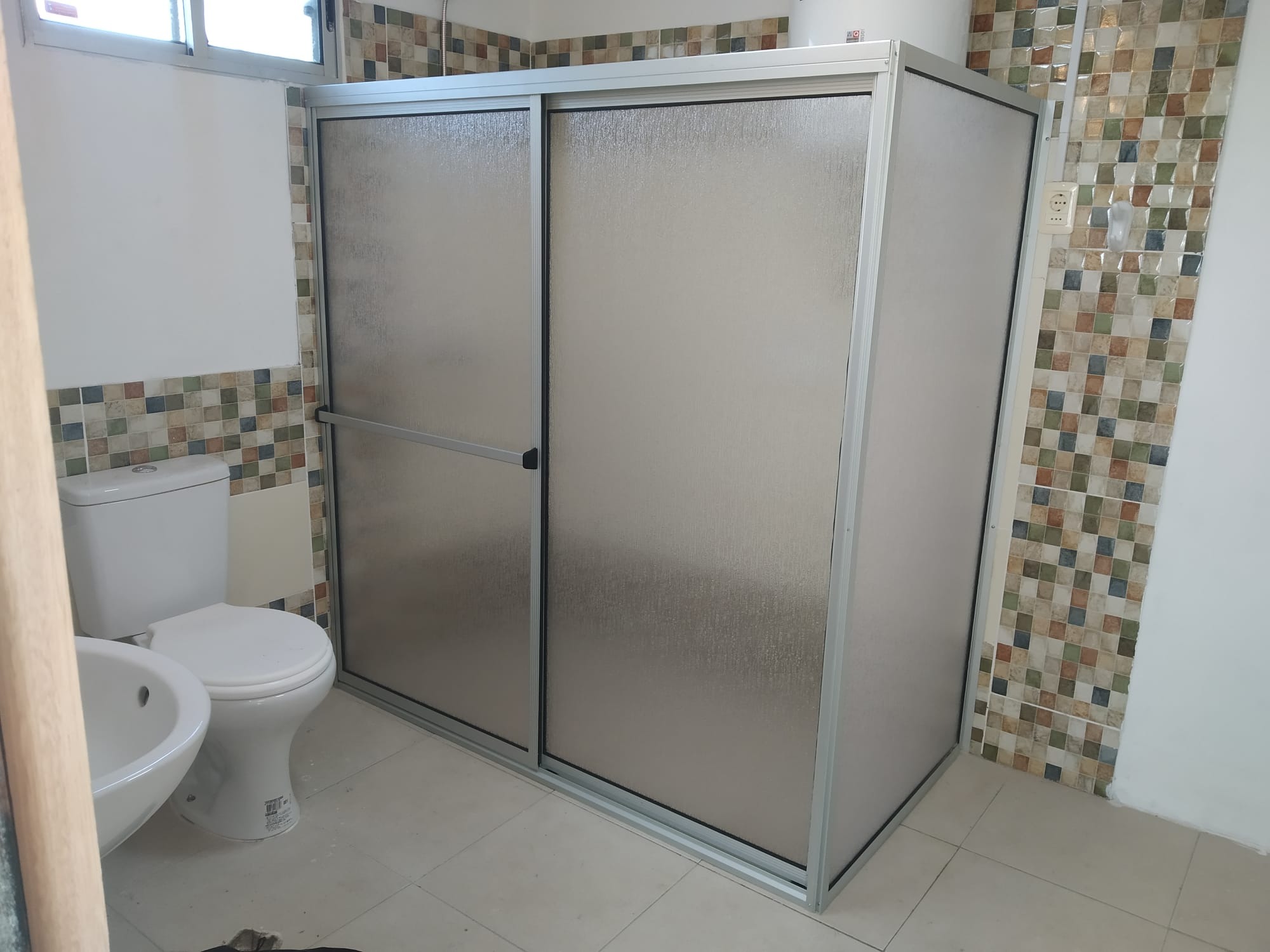 JAMINTON MEDINA CARPINTERÍA ALUMINIO  