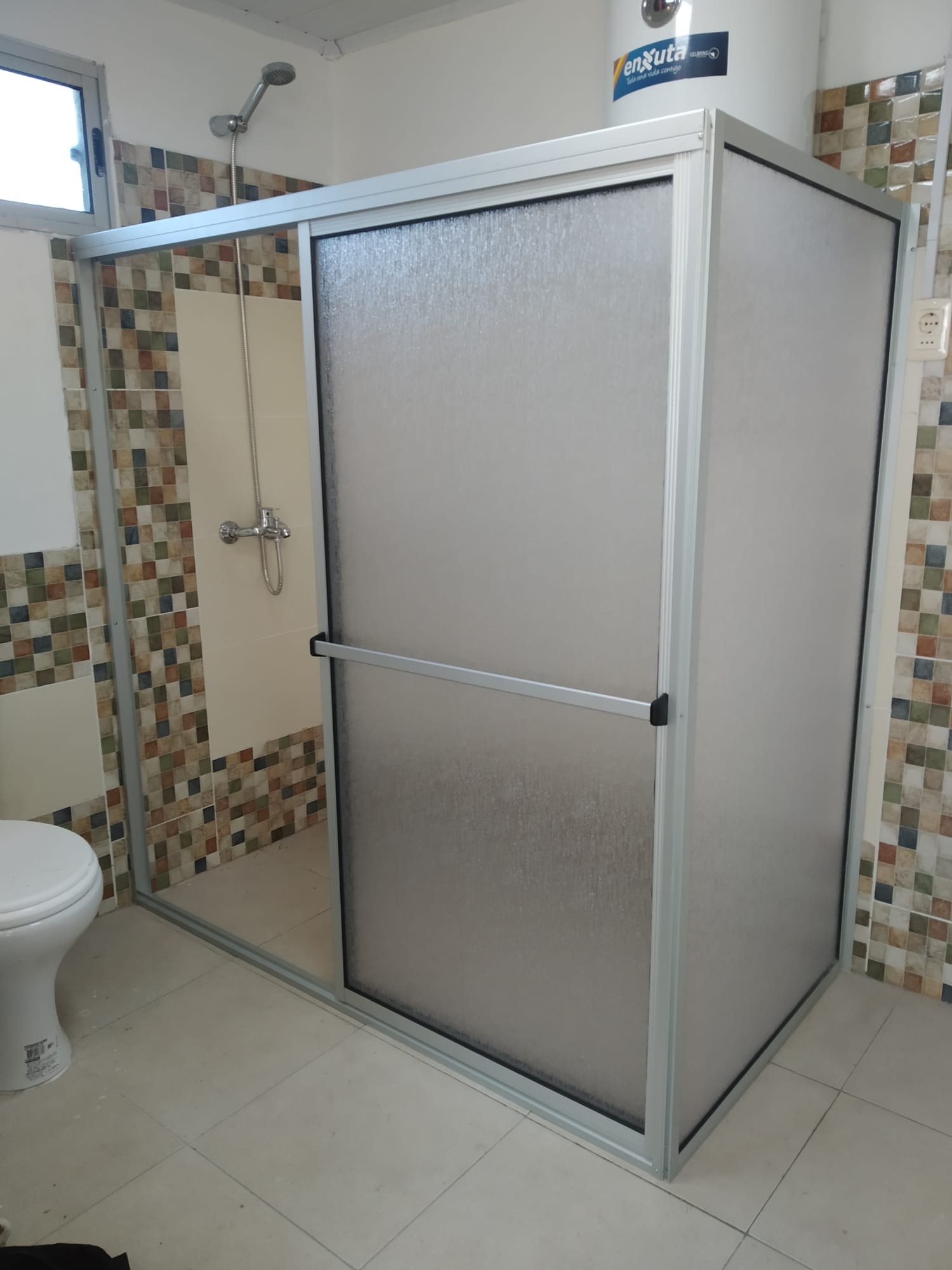 JAMINTON MEDINA CARPINTERÍA ALUMINIO  