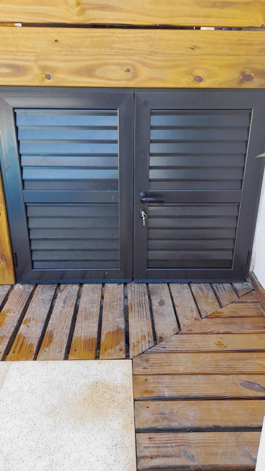 JAMINTON MEDINA CARPINTERÍA ALUMINIO  