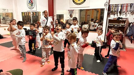 ESCUELA DE TAEKWONDO ZIYOU ATA Sembrando semillas para el futuro 