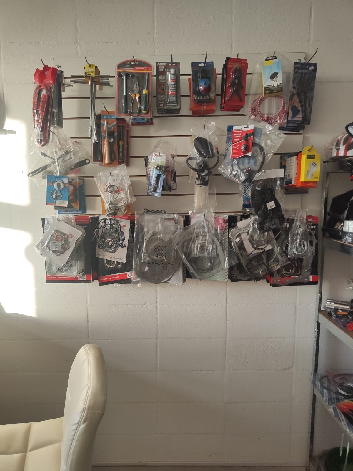 REPUESTOS M & M MOTORS  