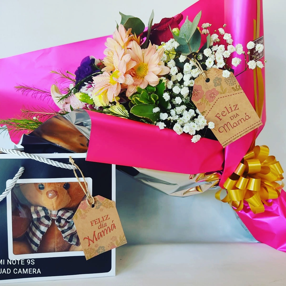 FLORERÍA JAPÓN Ramo y oso Primaveral 