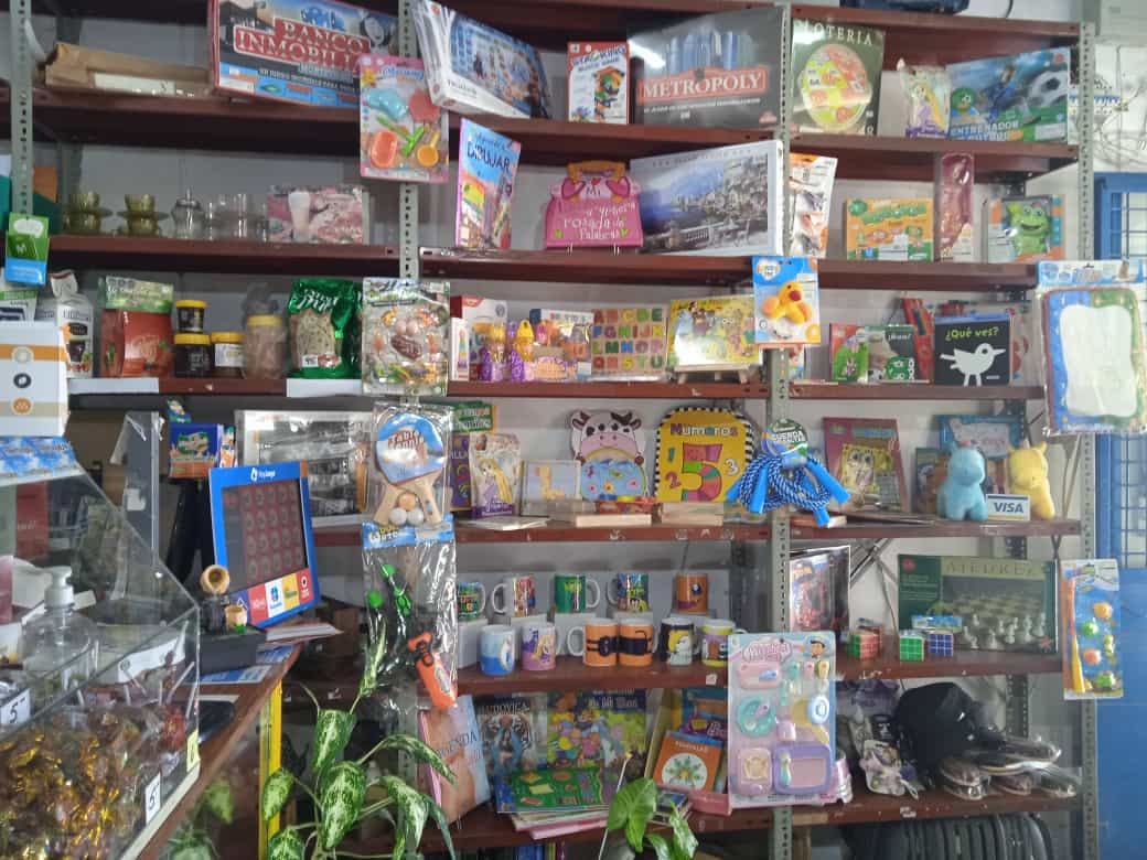 PAPELERÍA SUR Variedad de juegos y libros 