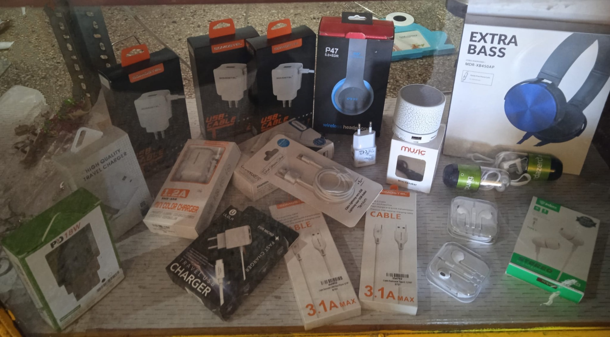 PAPELERÍA SUR Auriculares y cargadores 