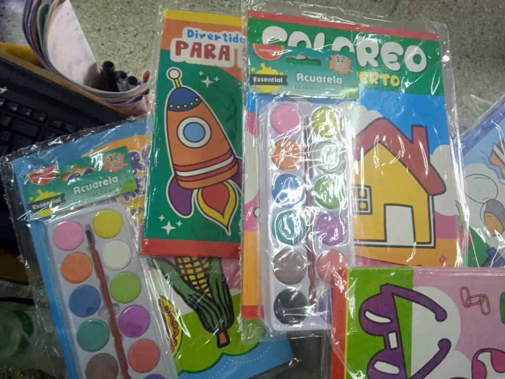 PAPELERÍA SUR Libros para colorear con acuarela 