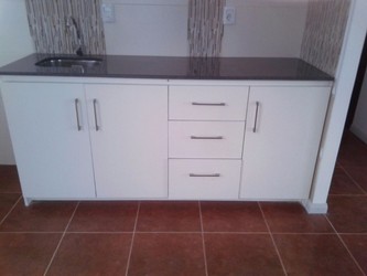 MARMOLERÍA DANIEL BARINDELLI Mesada de mármol y mueble de cocina