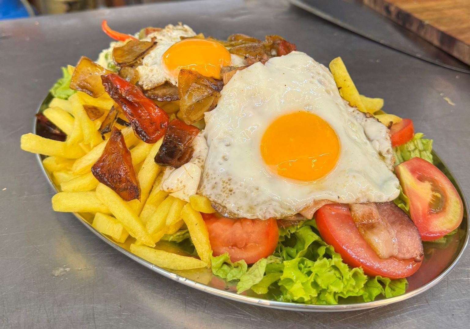 El Bodegón "El Sabor de Piriápolis" EL BODEGON DEL SABOR DE PIRIAPOLIS CHIVITOS
MINUTAS
PANQUEQUES
SANDWICHES CALIENTES
B