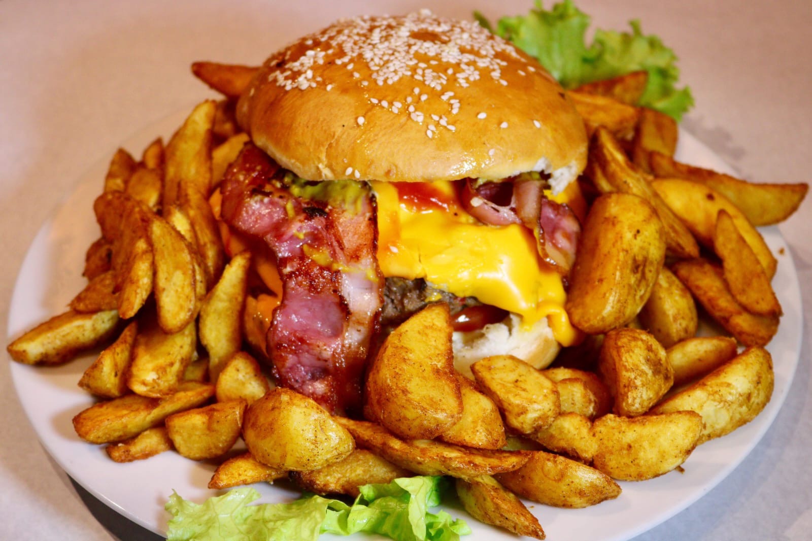 RINCONADA PIZZA-BAR Hamburguesa con fritas 