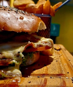 RINCONADA PIZZA-BAR Hamburguesa con fritas