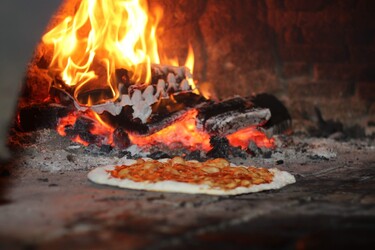 RINCONADA PIZZA-BAR Pizza a la pala