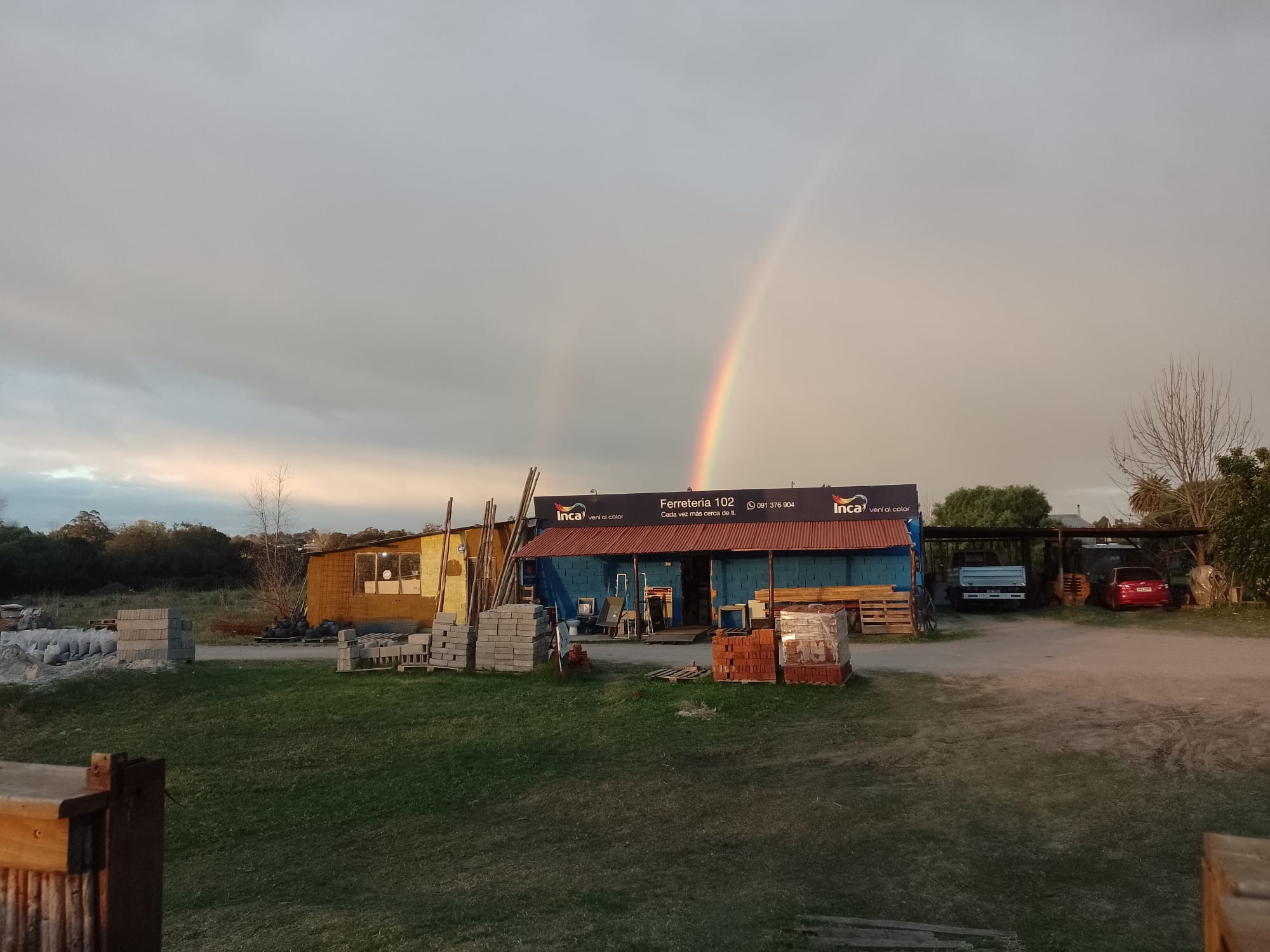 BARRACA Y FERRETERIA 102 BARRACA Y FERRETERIA 102 MEMBRANAS AISLANTES
MEMBRANAS ASFALTICAS
PINTURAS
