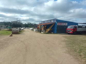 BARRACA Y FERRETERIA 102 BARRACA Y FERRETERIA 102